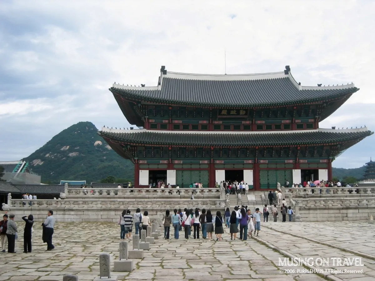 경복궁 수문장 교대식과 미래가 기대되는 경복궁 복원사업