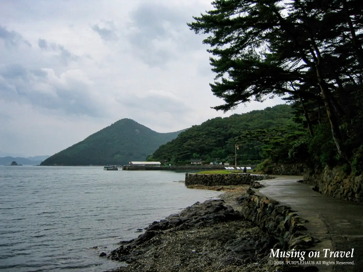 통영 섬 여행: 비 내리는 한산도